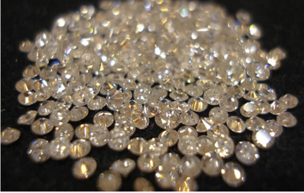 China detiene a hombre con 7 mil diamantes en los calzoncillos