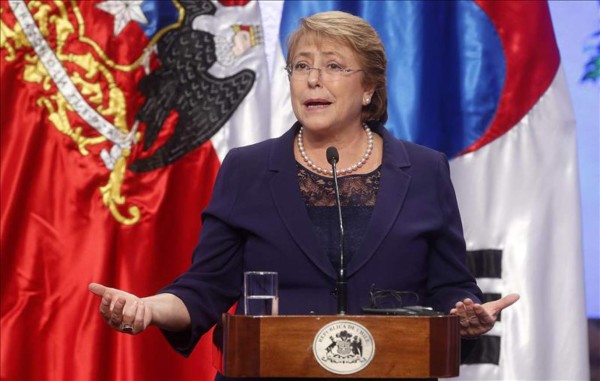 Bachelet conforma nuevo gabinete para superar crisis