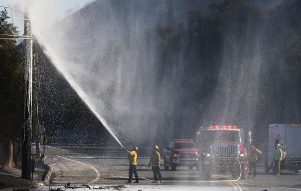 Incendio en Los Ángeles obliga a evacuar a más de 25,000 personas