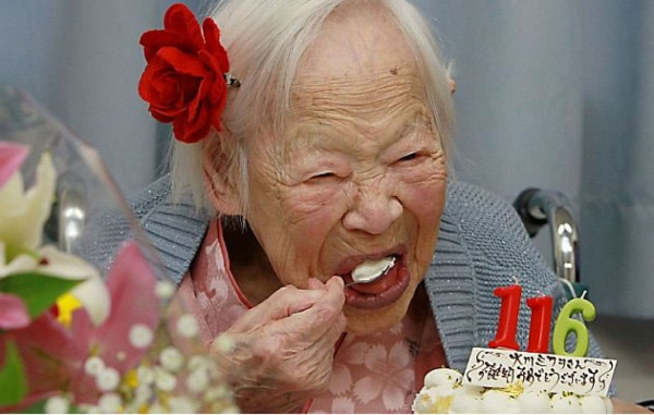 La mujer más anciana del mundo cumple 116 años en Japón