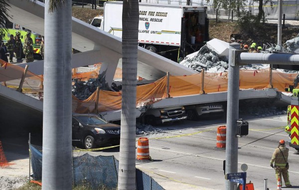 Al menos 4 muertos deja caída de puente en Miami