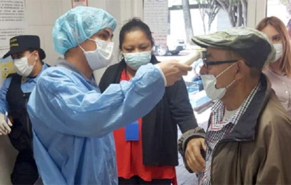 Médicos residentes acuerdan seguir laborando para combatir el coronavirus en Honduras