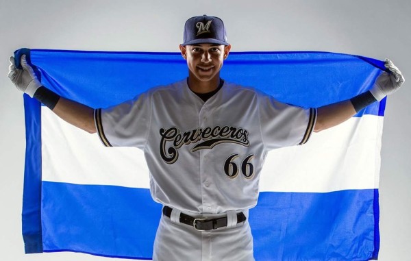 ¡Histórico! Hondureño Mauricio Dubón debuta en las Grandes Ligas de Béisbol