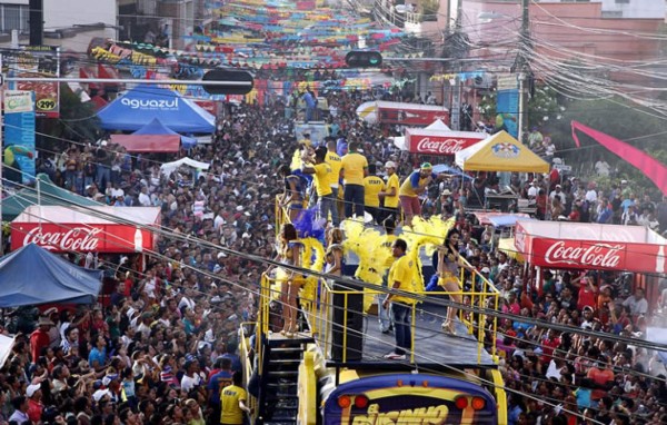 Derroche de alegría y fiesta viven los ceibeños en su carnaval