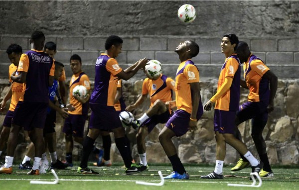 Olimpia realizó su último entrenamiento en la capital