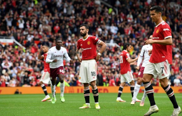 Bruno Fernandes falló un penal que le cedió Cristiano Ronaldo contra el Aston Villa.