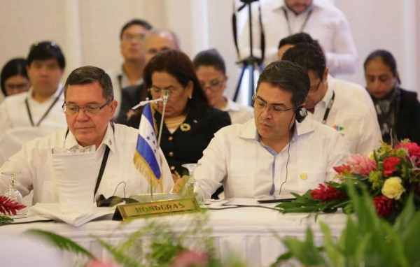 Presidente Hernández participa en la LII Cumbre del Sica en Belice