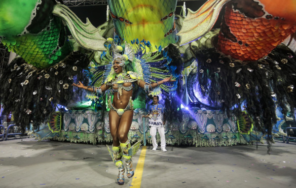 Carnaval de Río arrancan con exaltación a la percusión africana