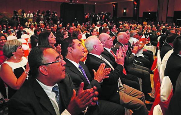 Con premio, directora de LA PRENSA hizo historia