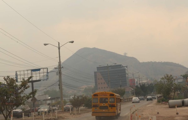 Capital hondureña cubierta de capa de humo por incendios forestales