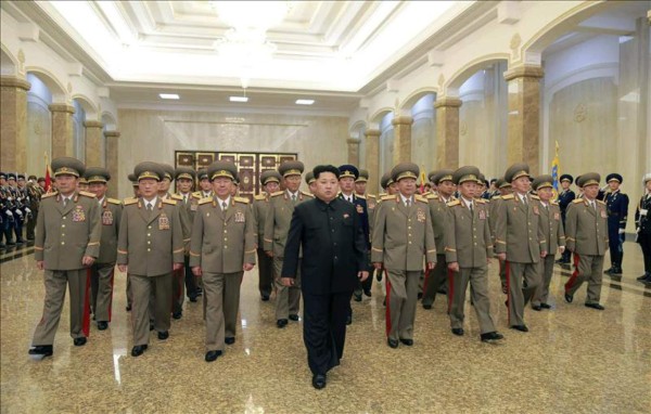 Kim Jong-un ordena a sus tropas prepararse para combatir