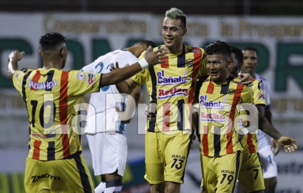 Iván López, Mario Martínez y Ángel Tejeda orquestaron el gol del Real España ante Platense. Foto Neptalí Romero