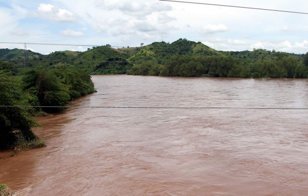 Plantean alianza para dragar los ríos Ulúa y Chamelecón