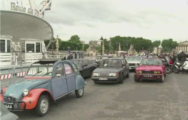 Conductores de automóviles viejos protestan en París