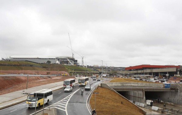 Estadio de la inauguración del Mundial es entregado con obras pendientes