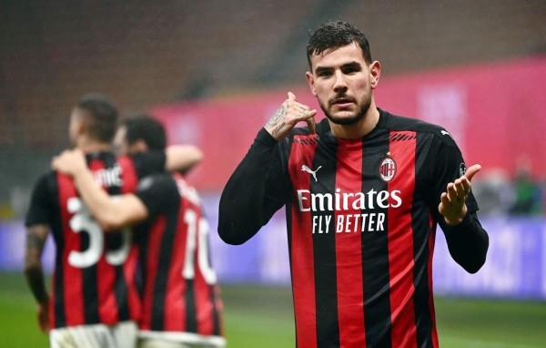 Theo Hernández le dio la victoria y el liderato al AC Milan ante la Lazio. Foto AFP