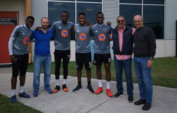 Fabián Coito visitó a futbolistas hondureños del Houston Dynamo
