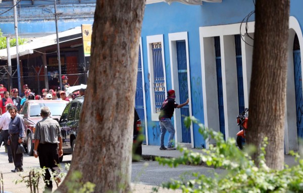 Provocan incendio en sede del Partido Nacional