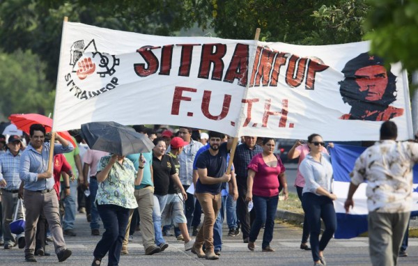 Persiste la crisis en el Infop; marchan exigiendo clases