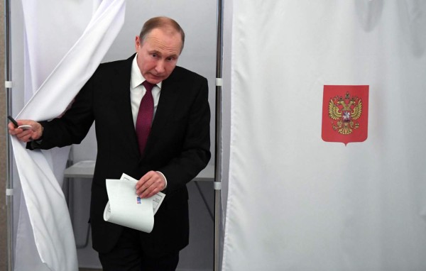 Putin se encamina a un cuarto mandato, la oposición denuncia fraudes