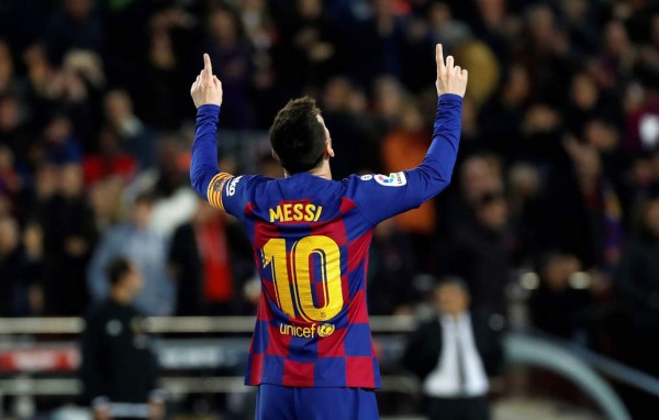 Otra exhibición de Messi con un triplete para que el Barcelona siga líder de la Liga Española