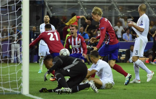 Gol y festejo romantico de Carrasco en la final