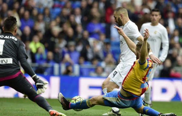 El polémico gol de Benzema ante Valencia