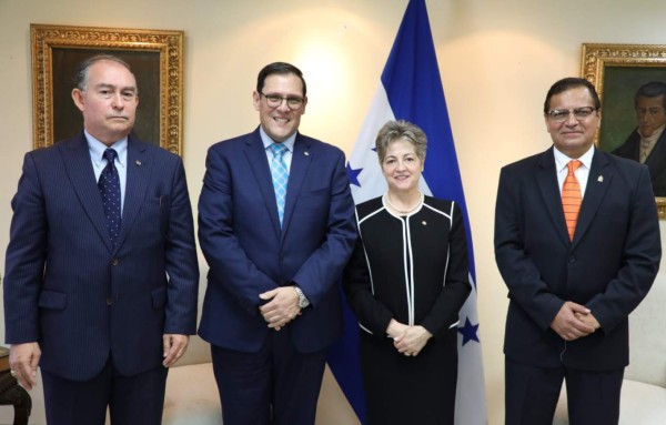 Juran nuevos embajadores de Honduras en Brasil, Chile y Perú