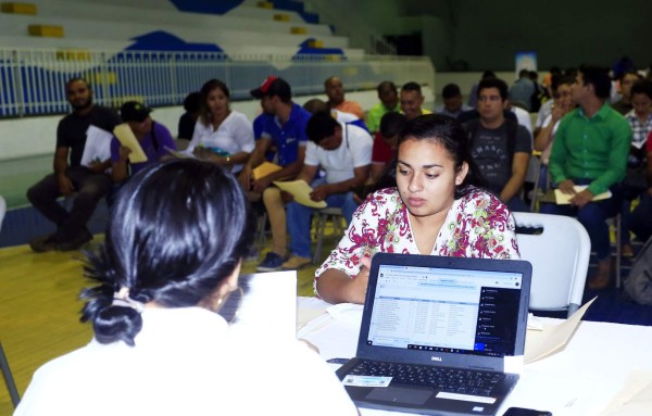 Masiva asistencia para obtener trabajo en EEUU