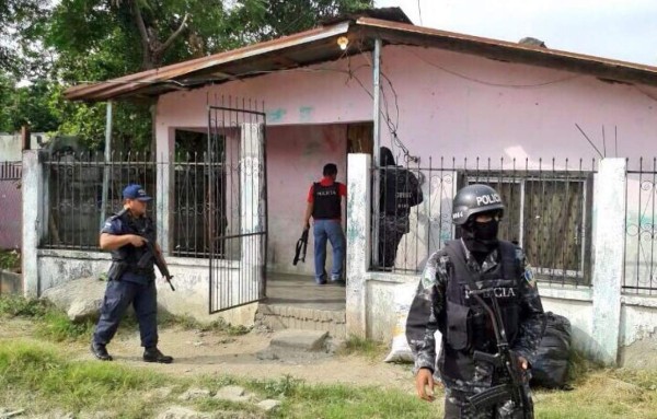 Hallan una tumba en patio de vivienda en San Pedro Sula