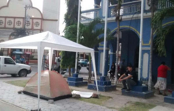 Tres jóvenes inician huelga de hambre en La Ceiba