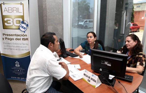 Con mesa de ayuda asesoran sobre ISR