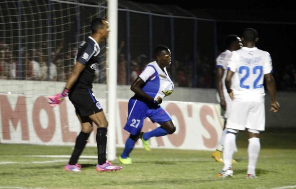 Olimpia empata y pierde el liderato