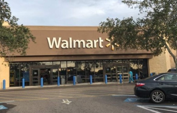 Detienen a mujer cuando fabricaba bomba en un Walmart de Florida