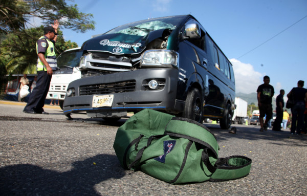 Hombre muere atropellado por un bus rapidito en Villanueva, Cortés