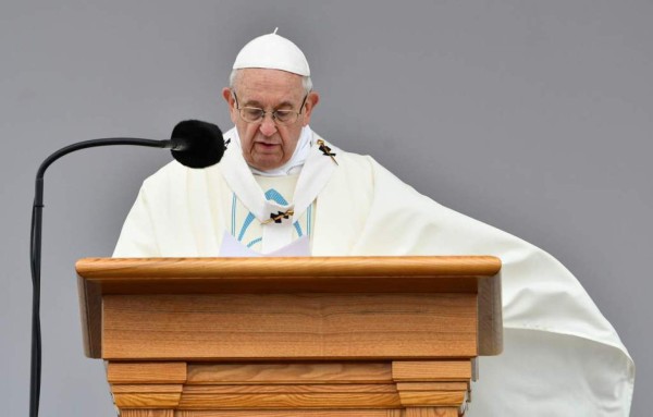 Papa condena atentado en Colombia y ora para que se preserve la paz