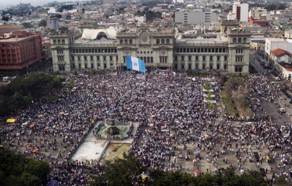 Miles se suman a un paro nacional contra Otto Pérez Molina