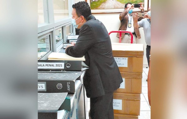 Unidad Fiscal acusa a 11 funcionarios por el desvío de L 122 millones