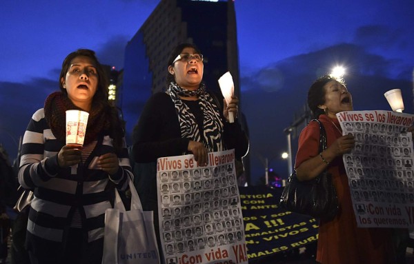 México: Entre la incertidumbre y el dolor se cumple un mes de la desaparición de 43 estudiantes