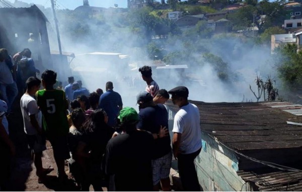 Niña muere en voraz incendio que consumió siete casas en Tegucigalpa