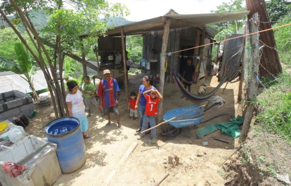 Hondureña tenía cinco hijos y parió trillizos, urgen de ayuda