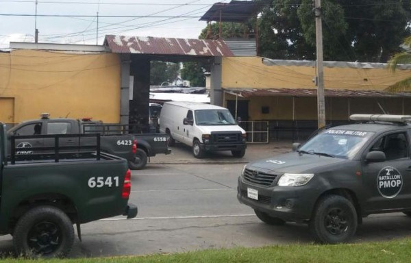 Los reos fueron trasladados del Centro Penal de San Pedro Sula a la Fuerza Áerea, para luego llevarlos en helicóptero a 'El Pozo'.