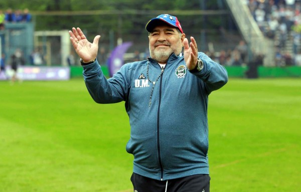 Maradona vuelve a Gimnasia dos días después de haber renunciado