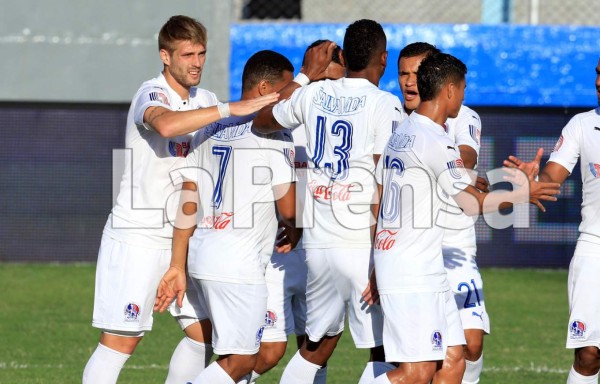 Olimpia se impuso al Social Sol y sigue al acecho del Real España