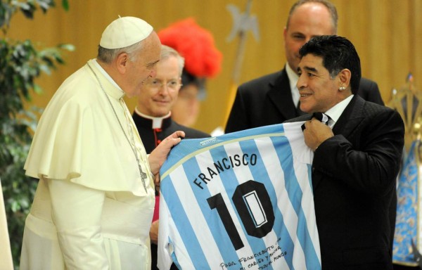 Maradona pedirá al Papa que rece por Jonás Gutiérrez