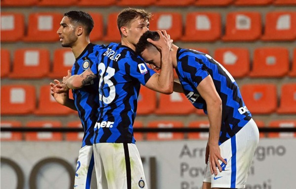El Inter de Milán sacó un empate en su visita al Spezia en la Serie A. Foto AFP
