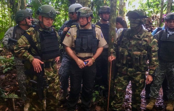 Ataque deja sin luz a miles en frontera colombiana con Ecuador