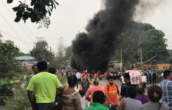 Protestas y pérdidas dejan constantes apagones en Honduras