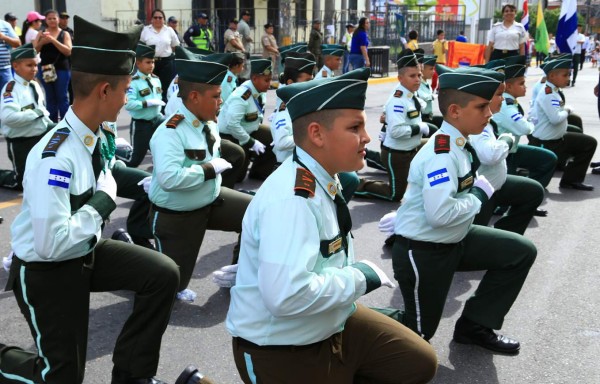 Colegios de Honduras continúan hoy desfiles de fiestas patrias