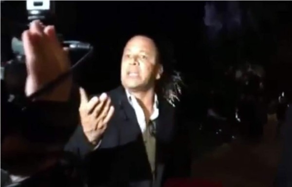 VIDEO: El padre de Neymar agrede a periodistas en la fiesta de su hijo